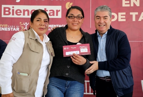 Delfina Gómez Entrega más de mil 700 Tarjetas de Mujeres con Bienestar en Texcoco