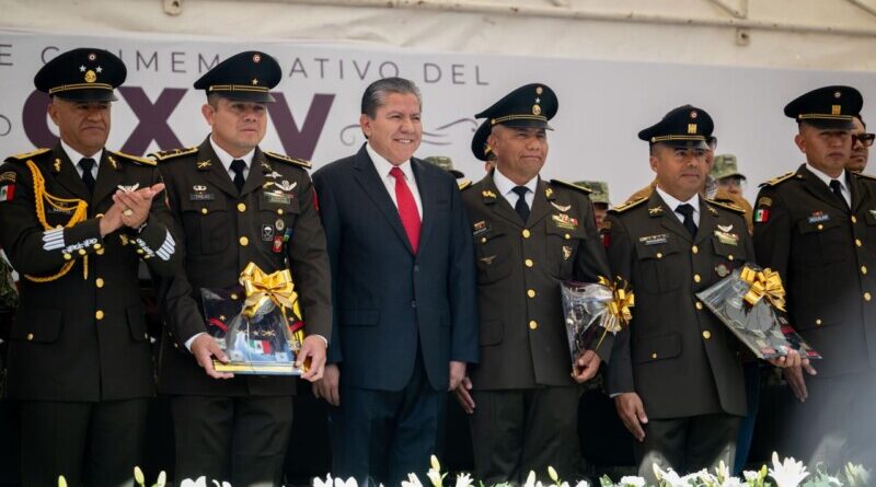 Encabeza Gobernador David Monreal Ceremonia de Imposición de Insignias Jerárquicas Militares